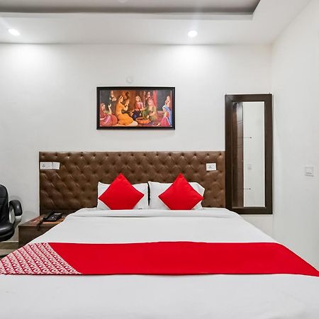 Hotel O Premium Rooms Chhatarpur New Delhi Bagian luar foto