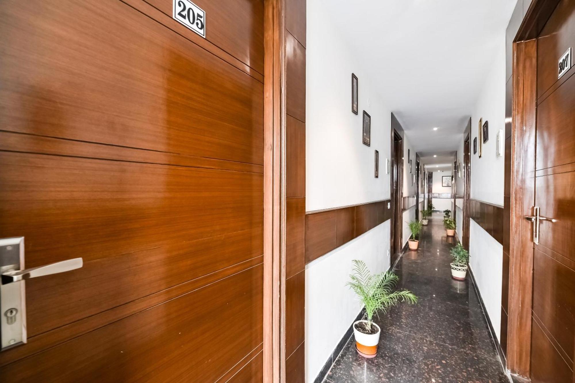 Hotel O Premium Rooms Chhatarpur New Delhi Bagian luar foto