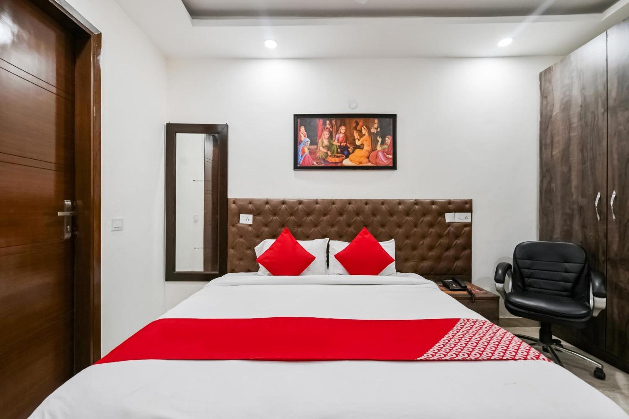 Hotel O Premium Rooms Chhatarpur New Delhi Bagian luar foto
