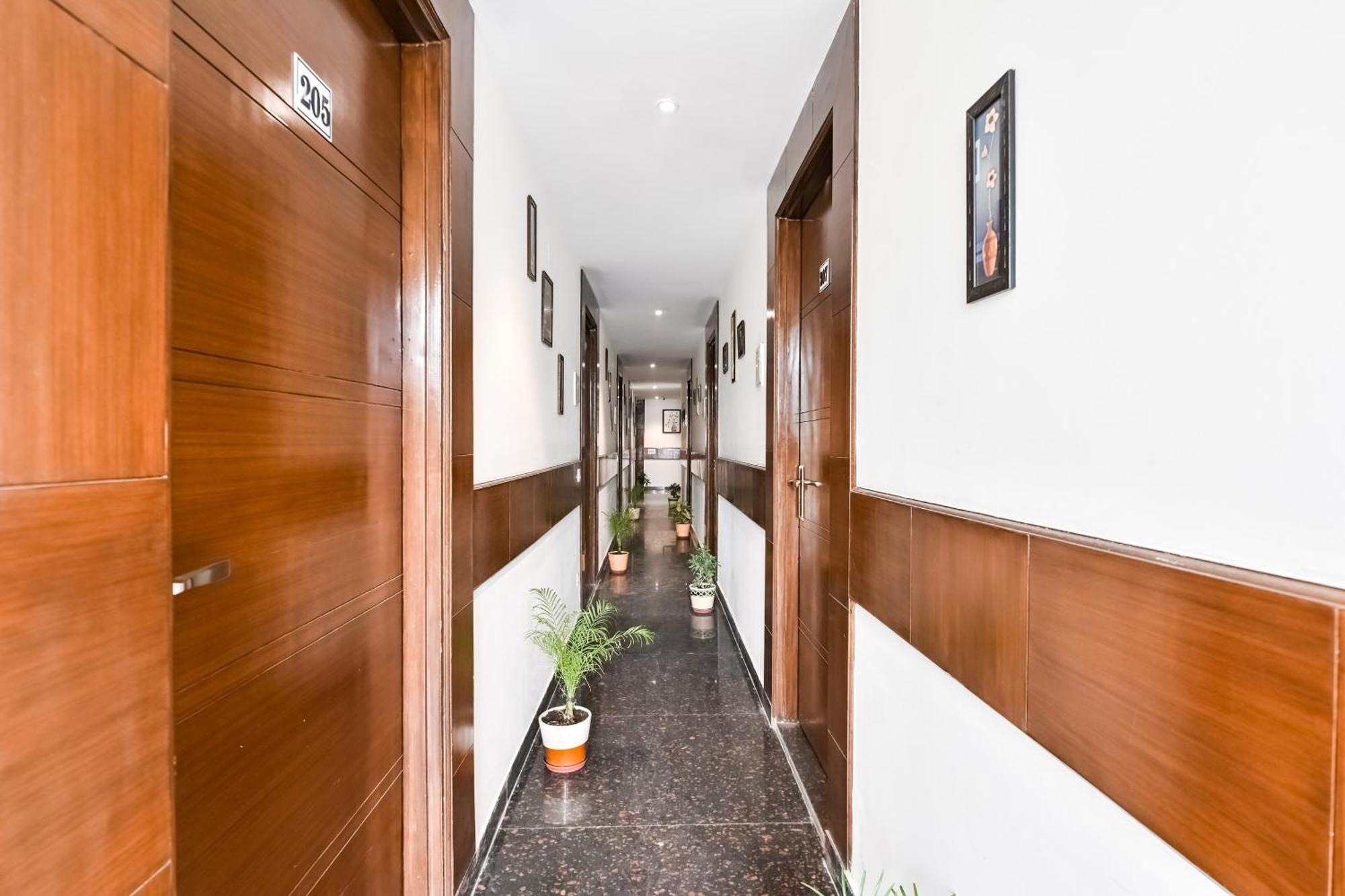 Hotel O Premium Rooms Chhatarpur New Delhi Bagian luar foto