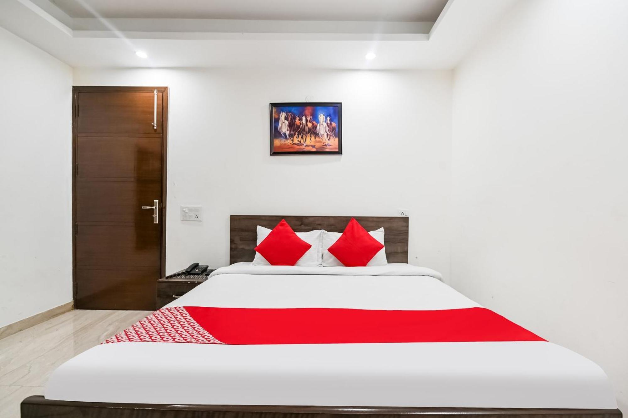 Hotel O Premium Rooms Chhatarpur New Delhi Bagian luar foto